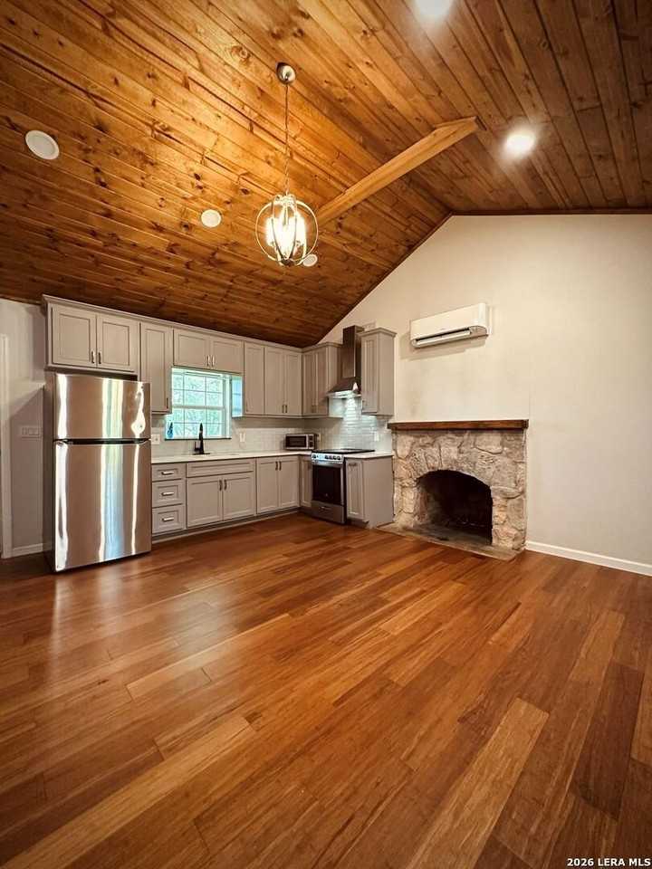 17803 Hilltop Dr - Photo 4 of 23