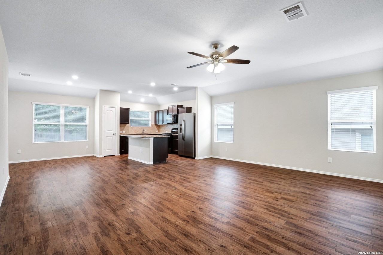 1922 Marbach Woods - Photo 4 of 29