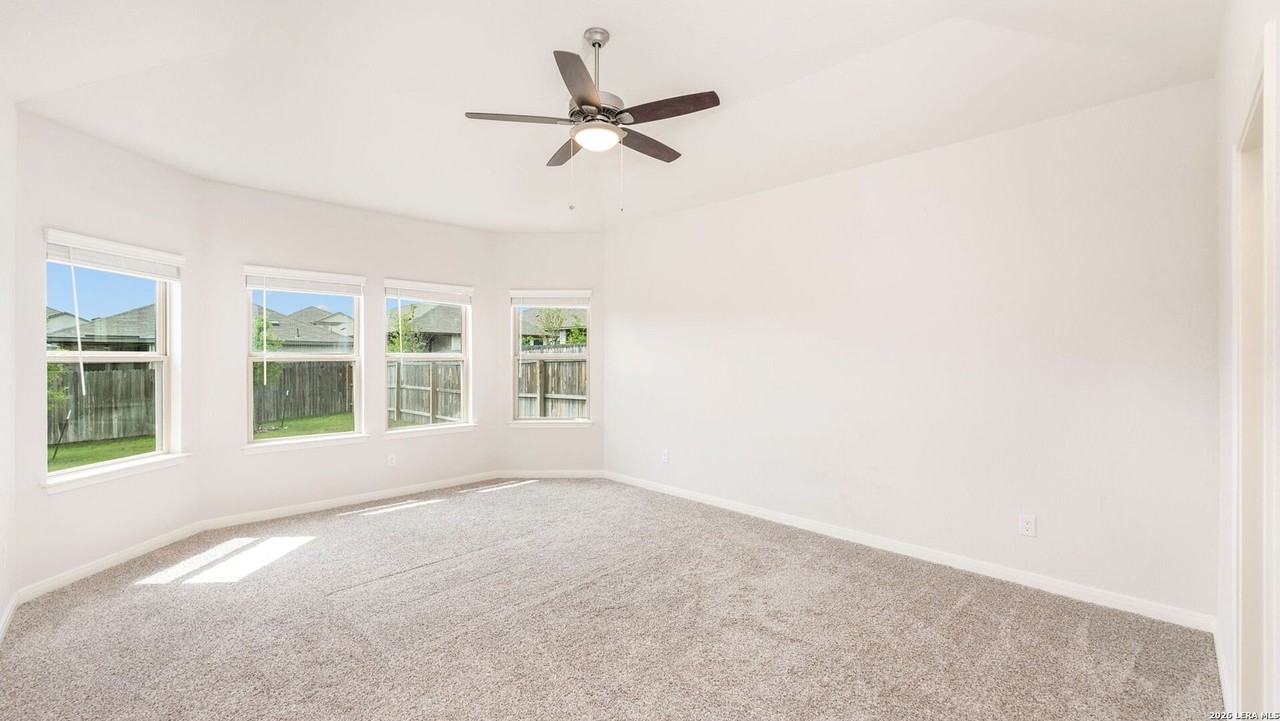 10226 Juniper Oaks - Photo 2 of 22