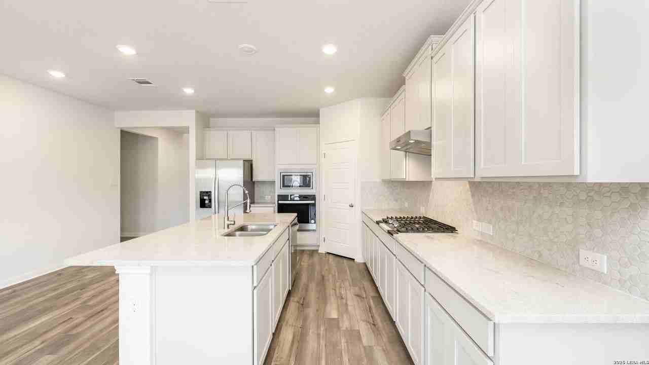 10226 Juniper Oaks - Photo 4 of 22