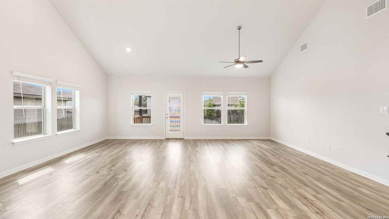 10226 Juniper Oaks - Photo 6 of 22