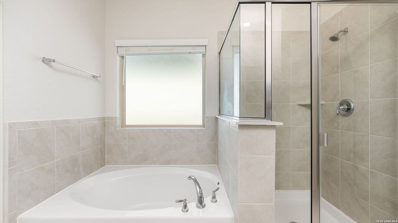 10226 Juniper Oaks - Photo 7 of 22
