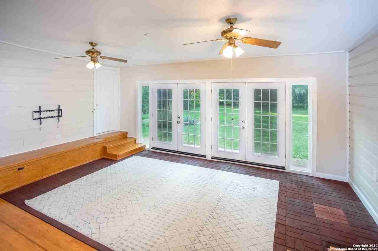 349 Irvington Dr - Photo 3 of 12