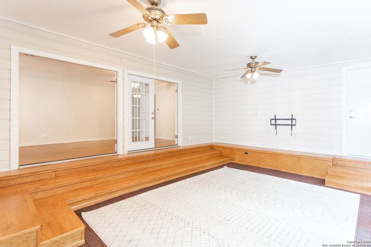 349 Irvington Dr - Photo 4 of 12