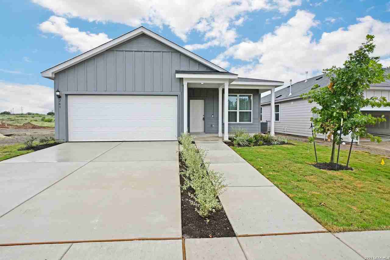 261 Elk Ave - Photo 2 of 31