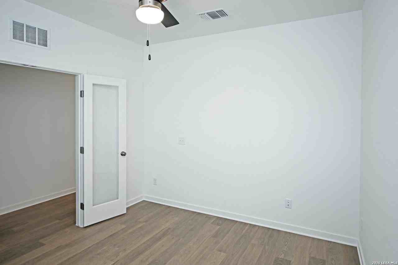 261 Elk Ave - Photo 4 of 31