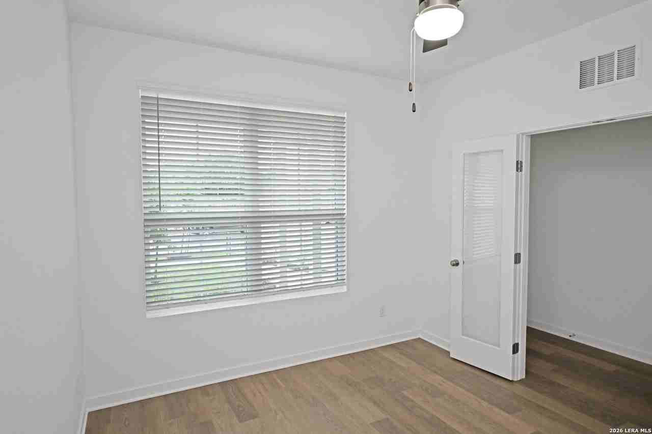 261 Elk Ave - Photo 5 of 31