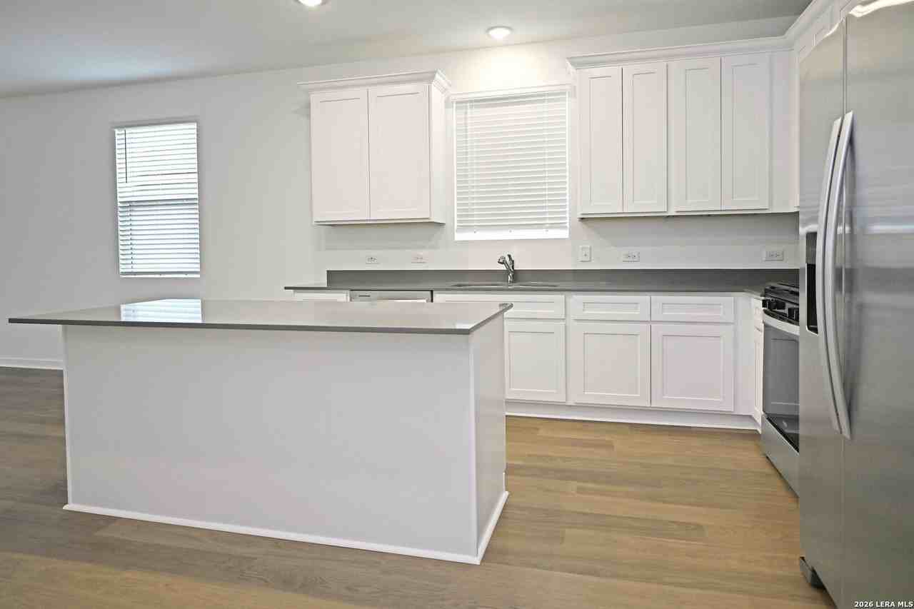 261 Elk Ave - Photo 7 of 31