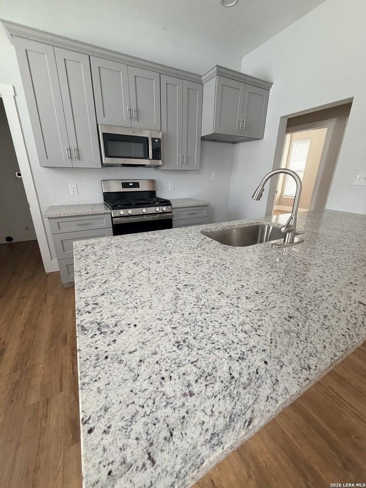 439 Dunning Ave - Photo 5 of 12