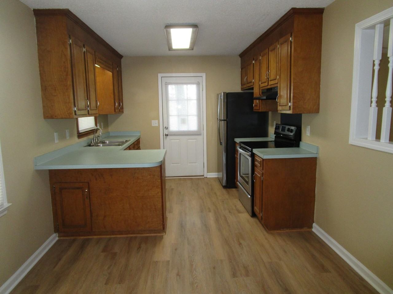 1320 Race Track Rd - Photo 2 of 18