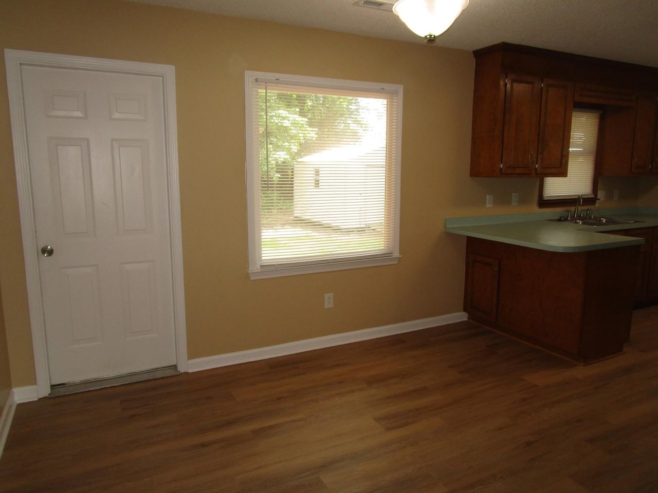 1320 Race Track Rd - Photo 5 of 18