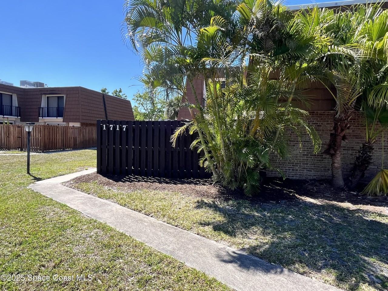 1717 Erin Ct Ne - Photo 4 of 27