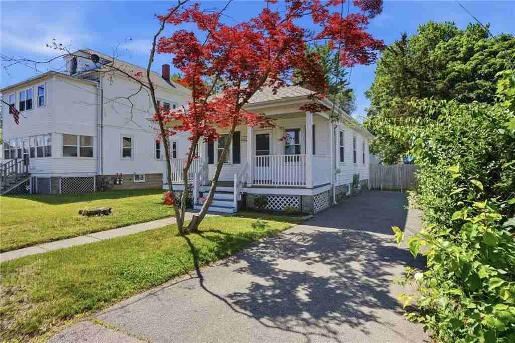 1009 Willett Ave - Photo 3 of 21
