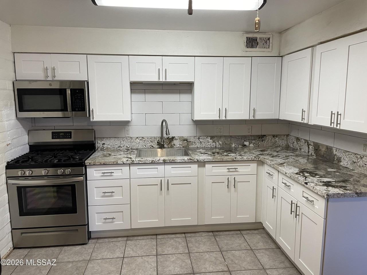 3241 E Monte Vista Dr