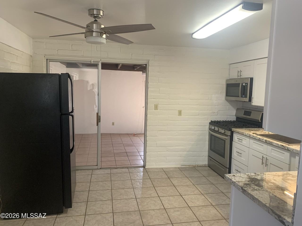 3241 E Monte Vista Dr - Photo 3 of 19