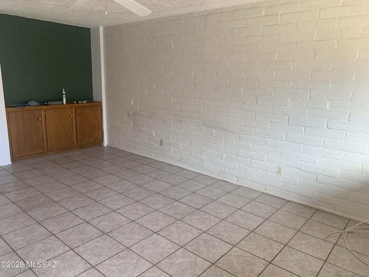 3241 E Monte Vista Dr - Photo 4 of 19