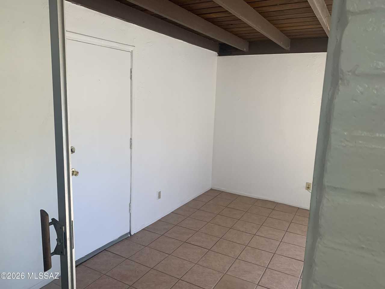 3241 E Monte Vista Dr - Photo 6 of 19