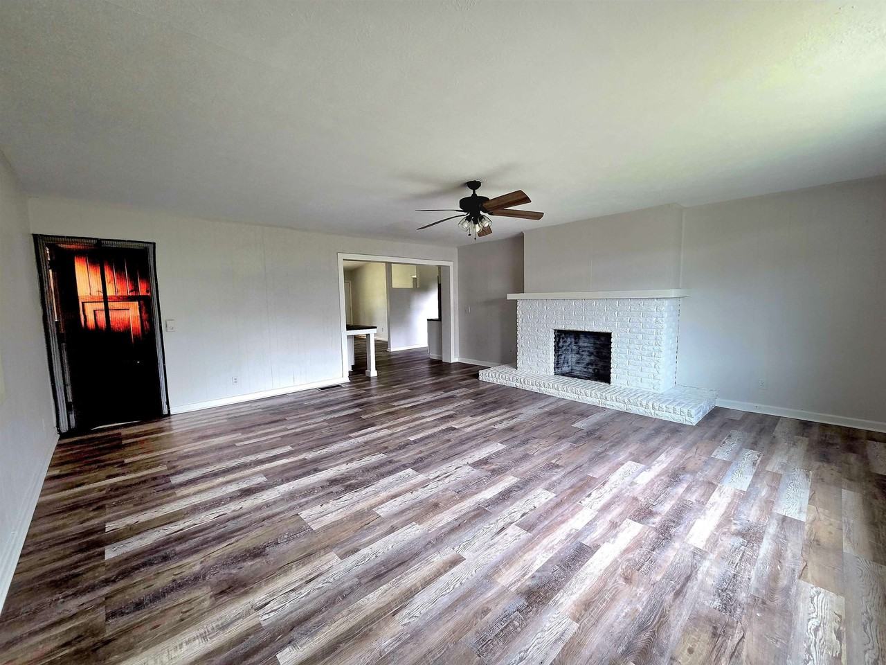 404 Puckett Rd - Photo 5 of 22