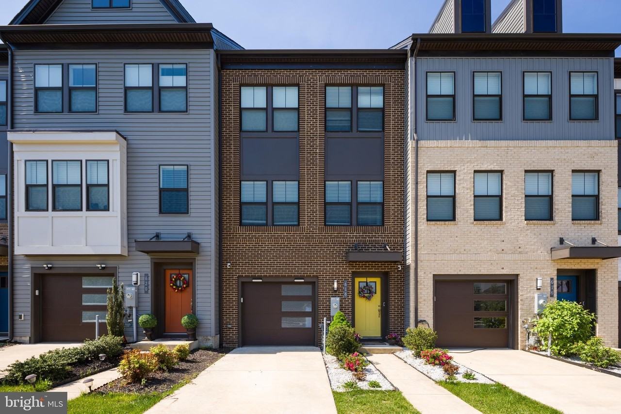 618 Chalcedony Ln