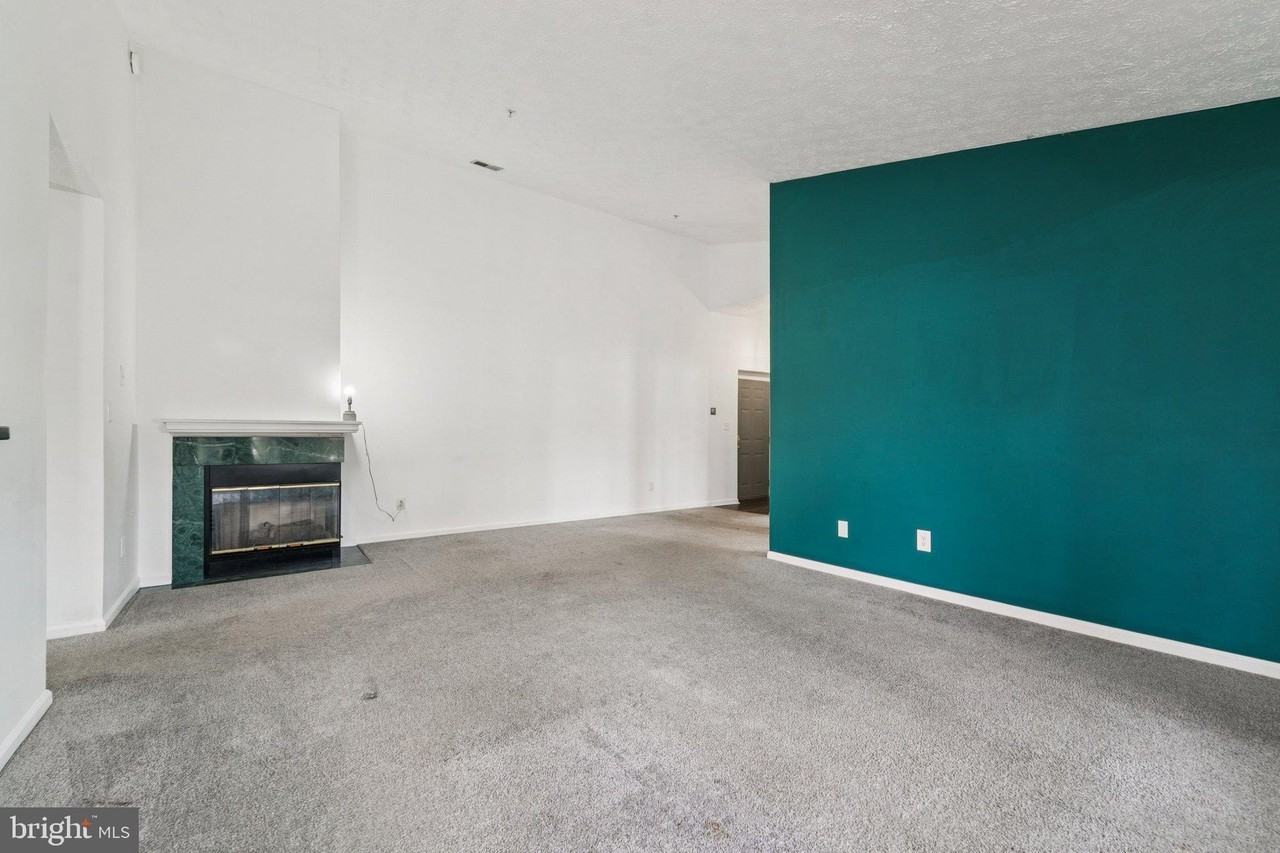 2444 Blue Spring Ct #303 - Photo 5 of 24