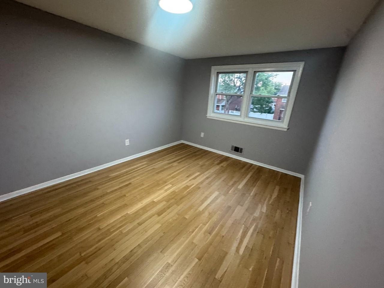 1022 Foxwood Ln - Photo 7 of 9