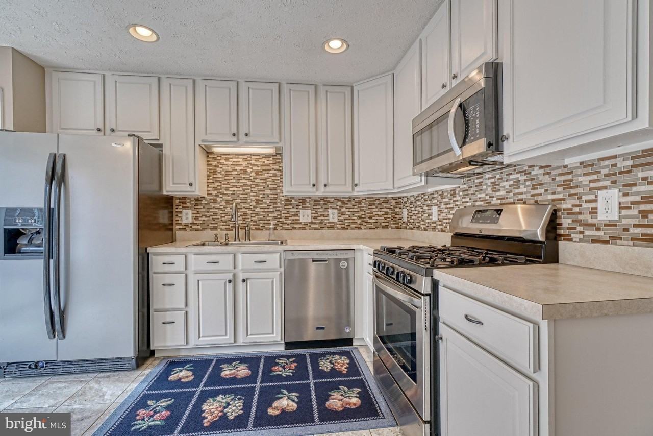 206 Colgate Dr - Photo 2 of 35