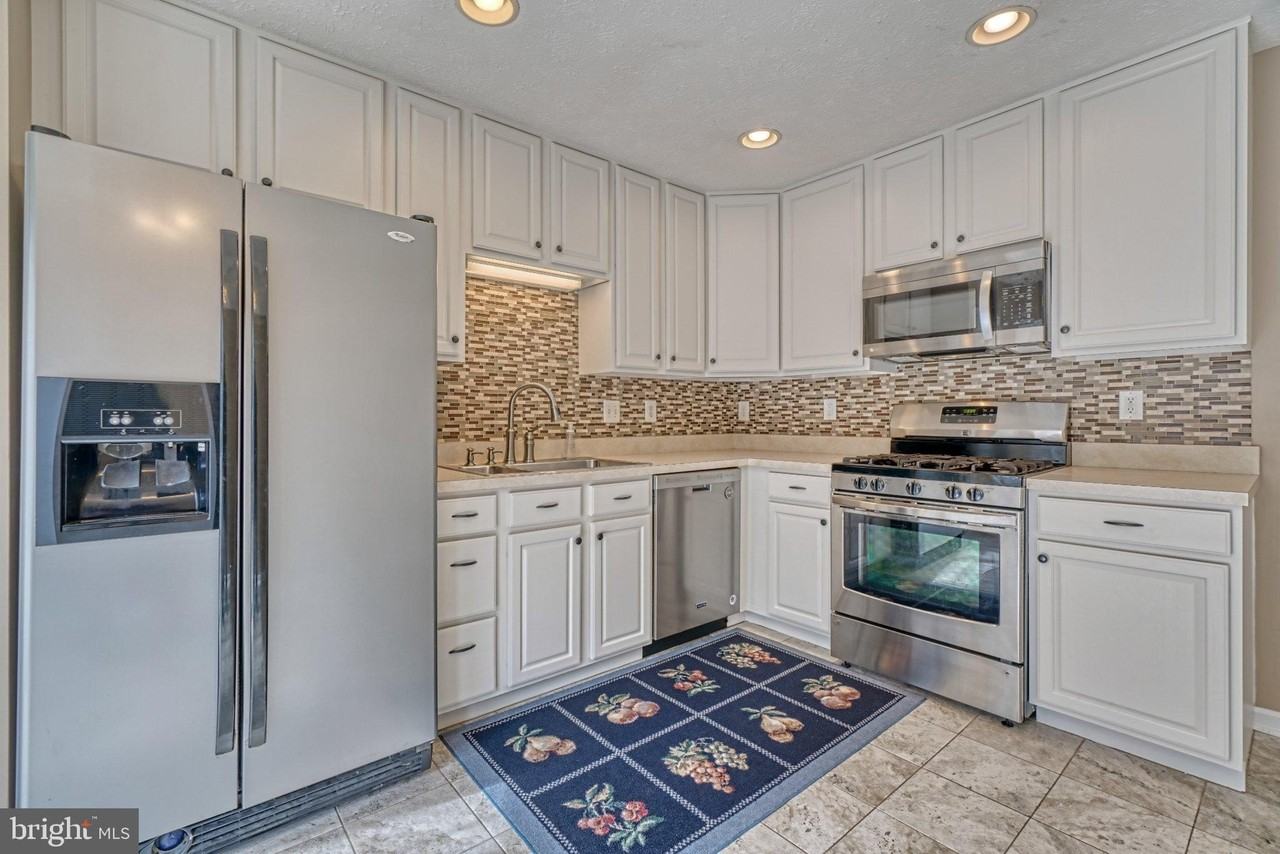 206 Colgate Dr - Photo 5 of 35