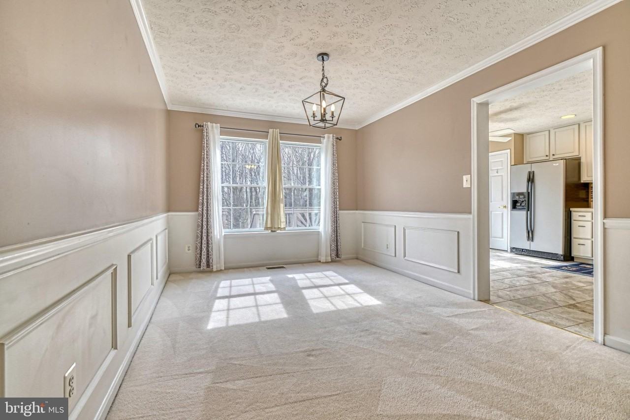 206 Colgate Dr - Photo 6 of 35