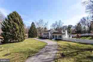 7510 Shadywood Rd - Photo 1 of 1