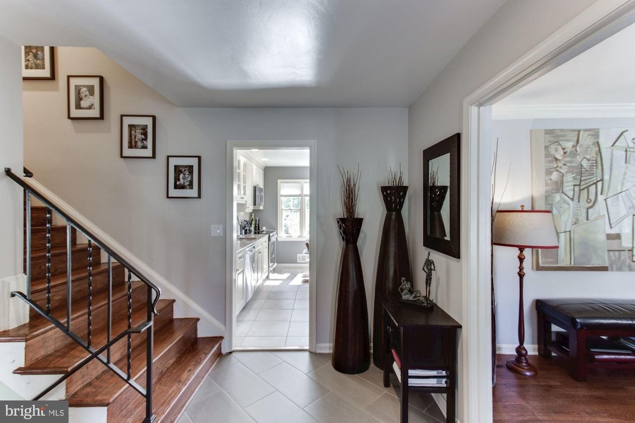 7510 Shadywood Rd - Photo 6 of 39