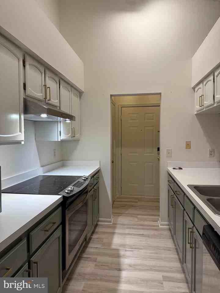 2601 Camelback Ln #12 - Photo 2 of 4