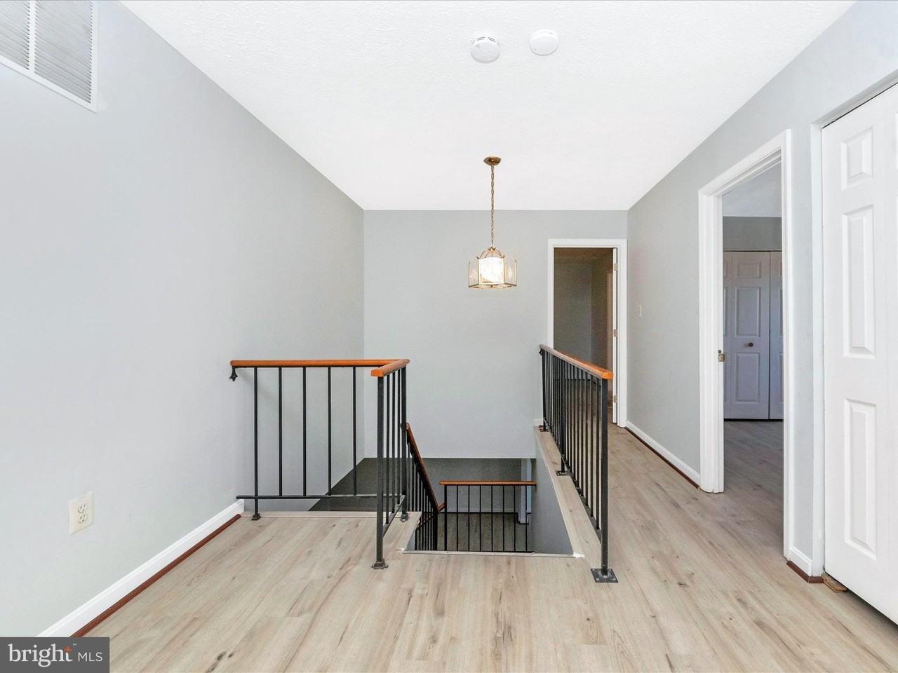 408 Willow Hill Ct - Photo 4 of 50