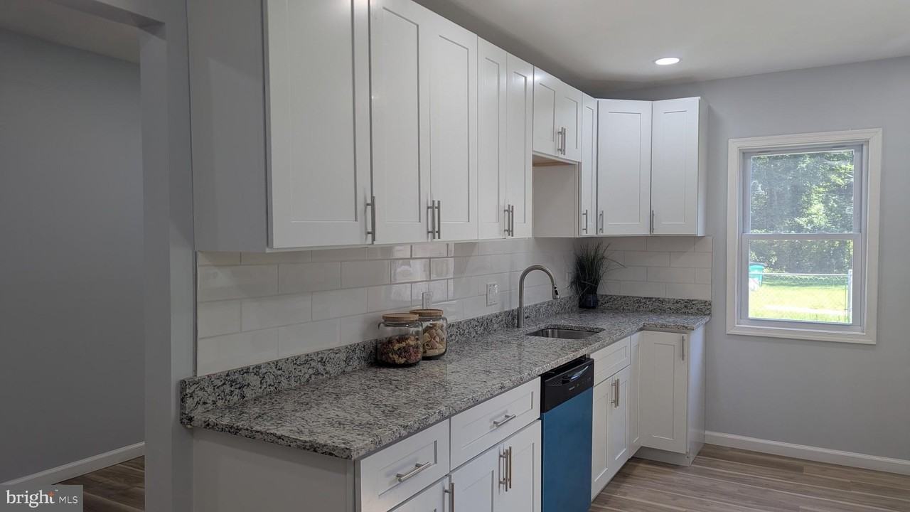 16110 Bealle Hill Rd - Photo 2 of 11