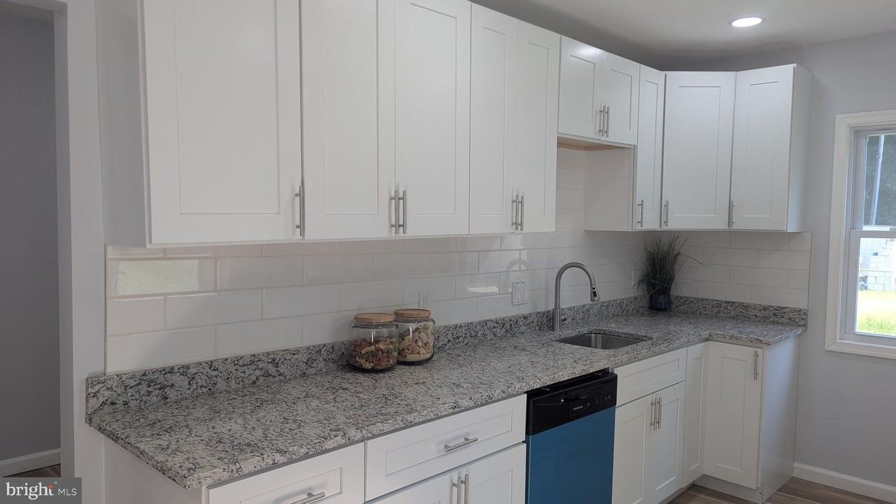 16110 Bealle Hill Rd - Photo 4 of 11