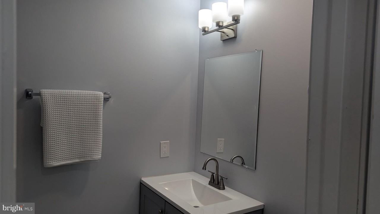 16110 Bealle Hill Rd - Photo 5 of 11