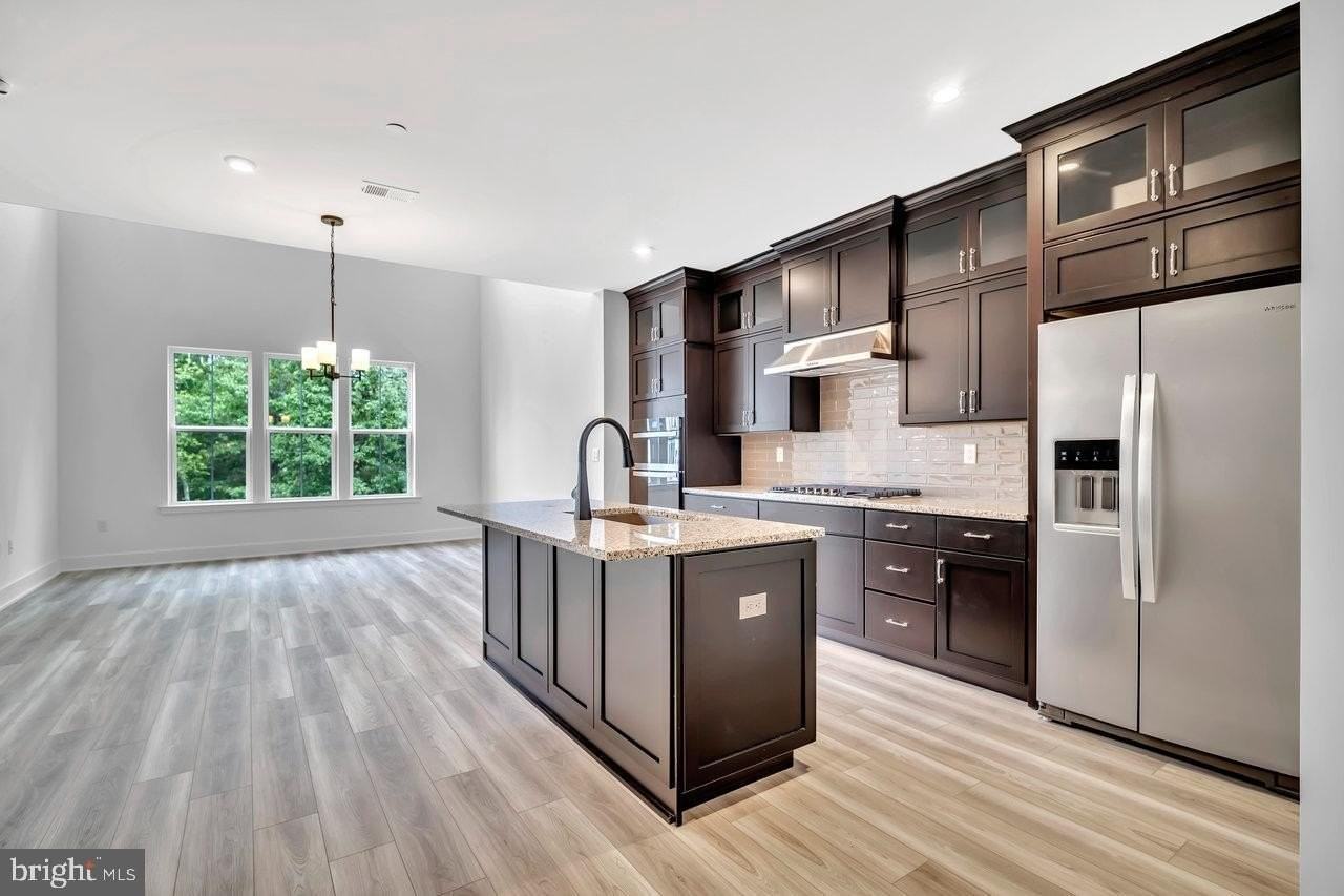 10208 Donatello Dr - Photo 6 of 30