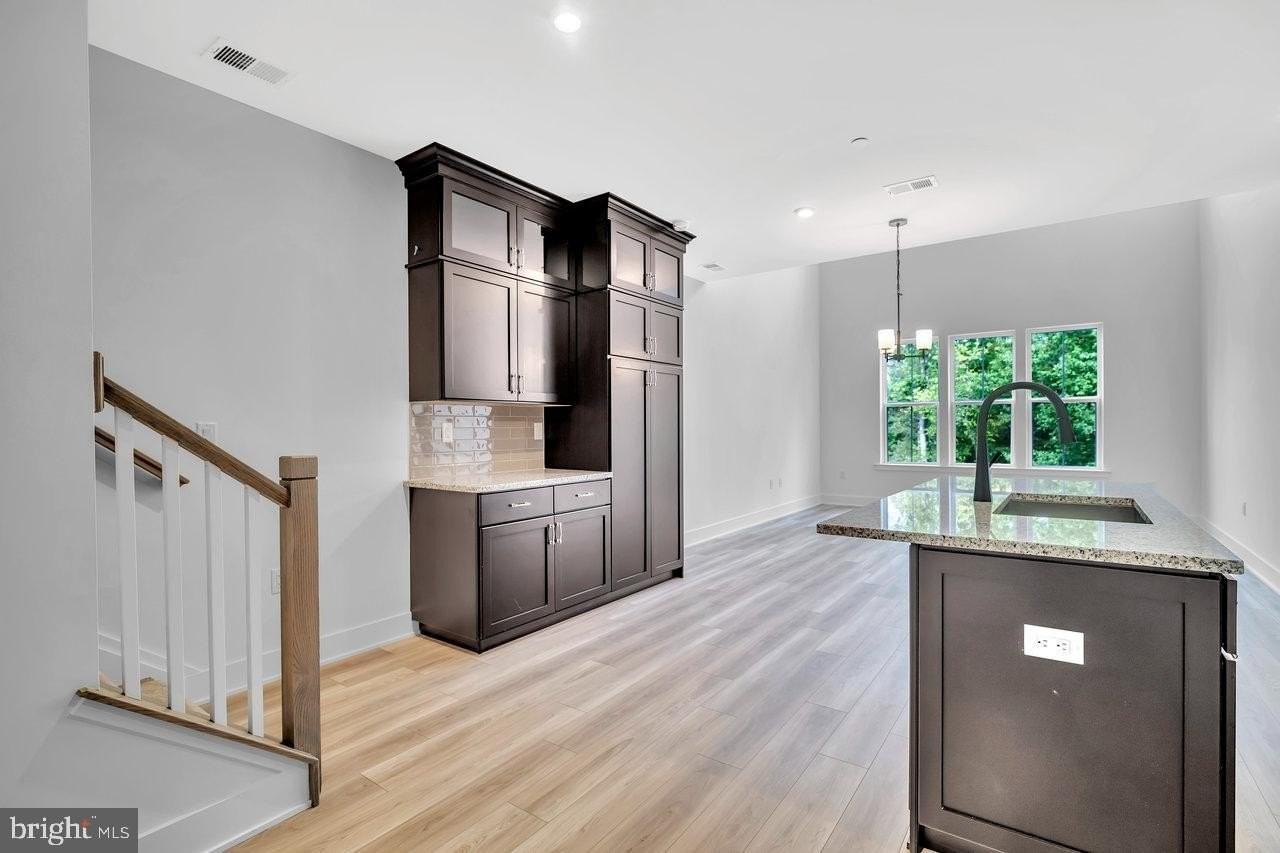 10208 Donatello Dr - Photo 7 of 30