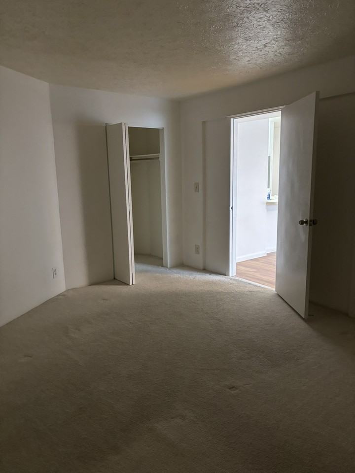1900 Grove Court #405 - Photo 6 of 16