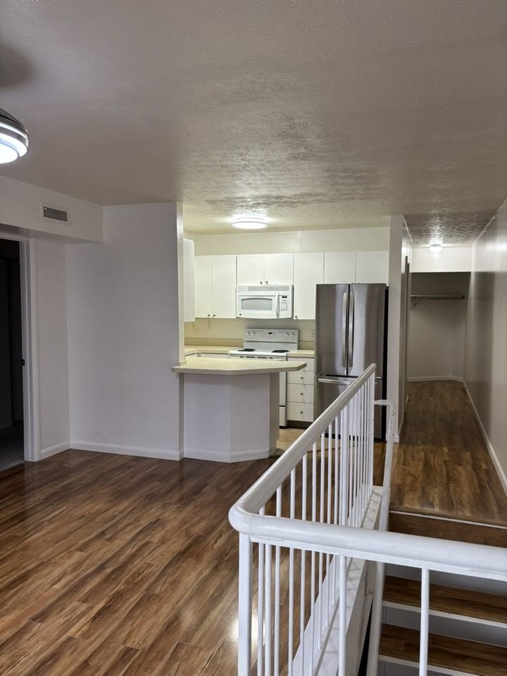 1900 Grove Court #405 - Photo 5 of 16