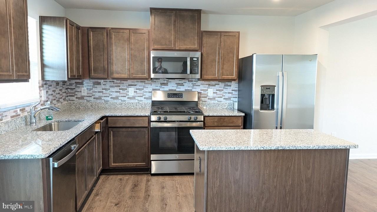 289 Hamilton Ln - Photo 2 of 17