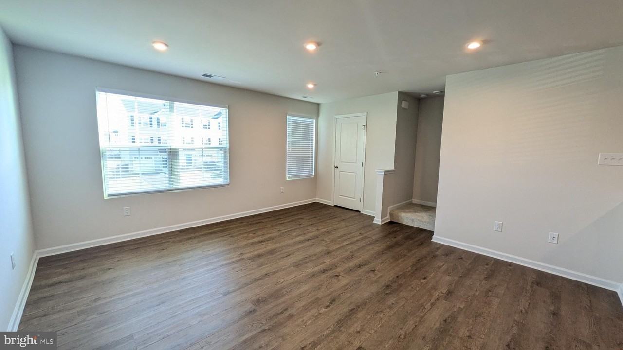 289 Hamilton Ln - Photo 4 of 17
