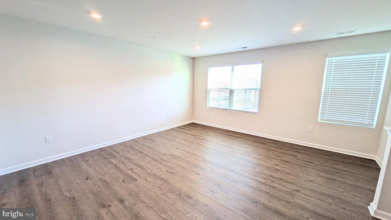289 Hamilton Ln - Photo 5 of 17