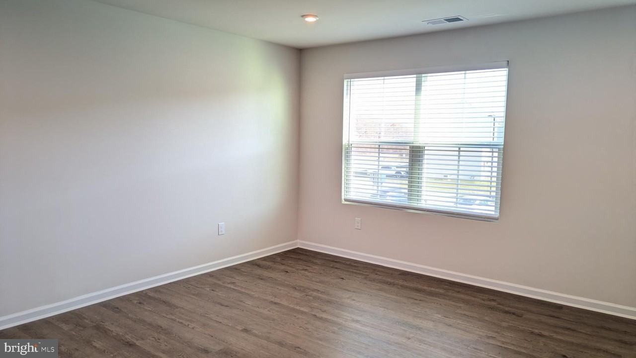289 Hamilton Ln - Photo 6 of 17