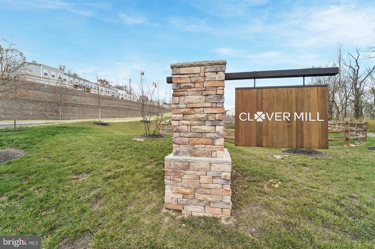 141 Four Leaf Dr - Photo 2 of 42