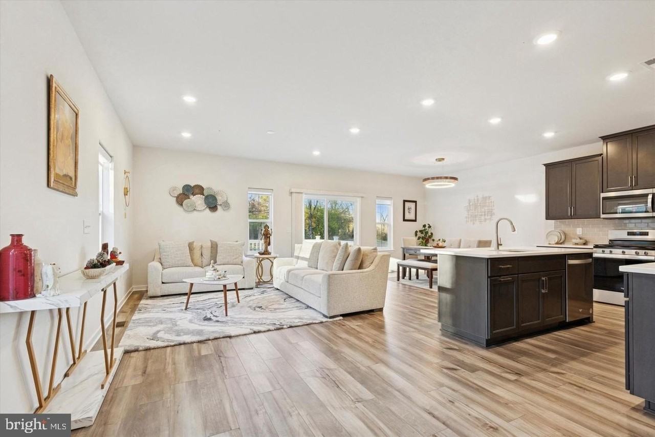 141 Four Leaf Dr - Photo 3 of 42