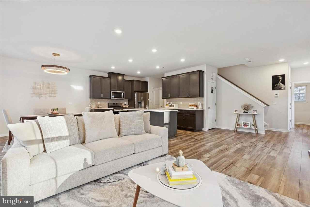 141 Four Leaf Dr - Photo 4 of 42