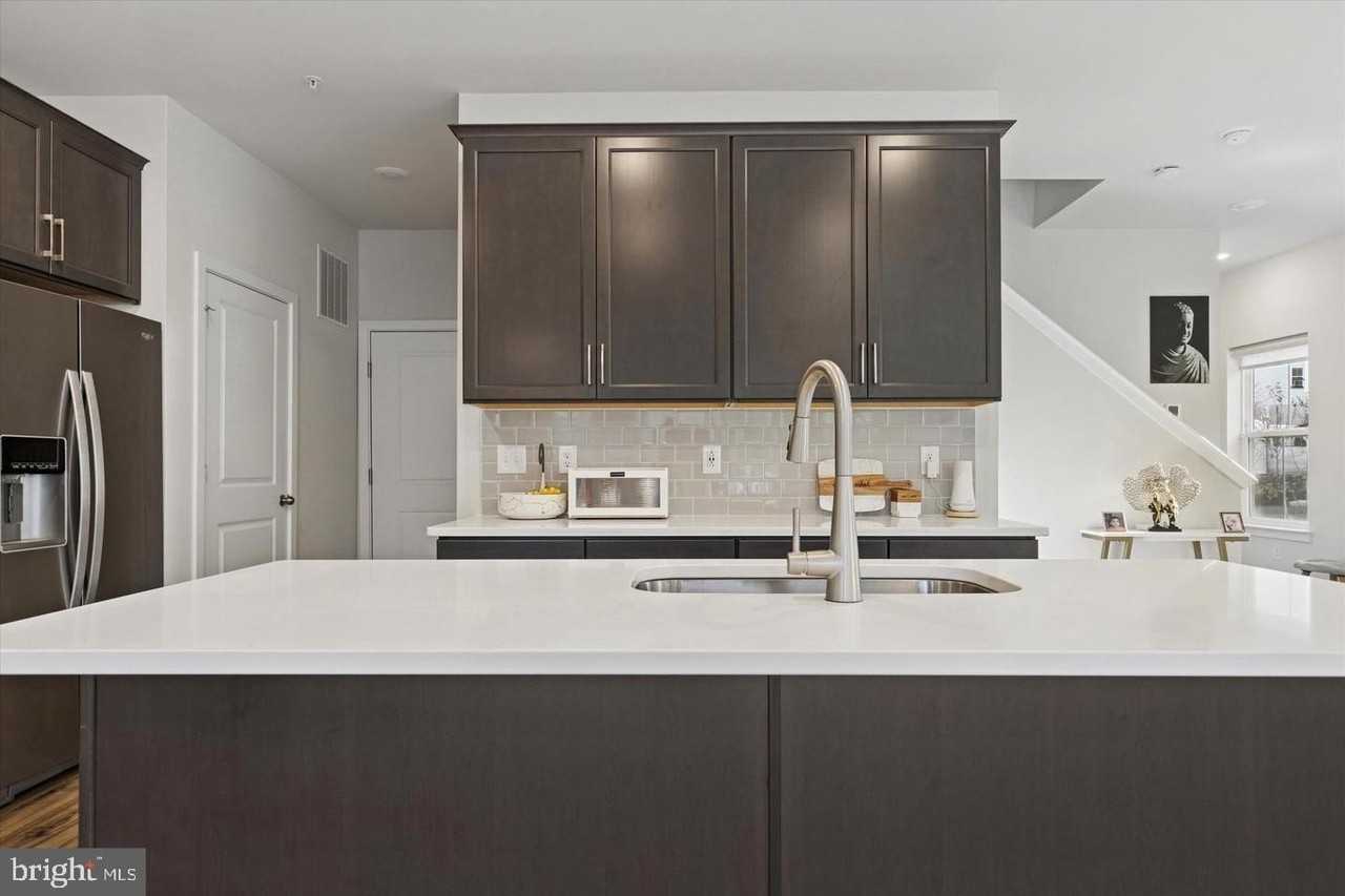 141 Four Leaf Dr - Photo 7 of 42