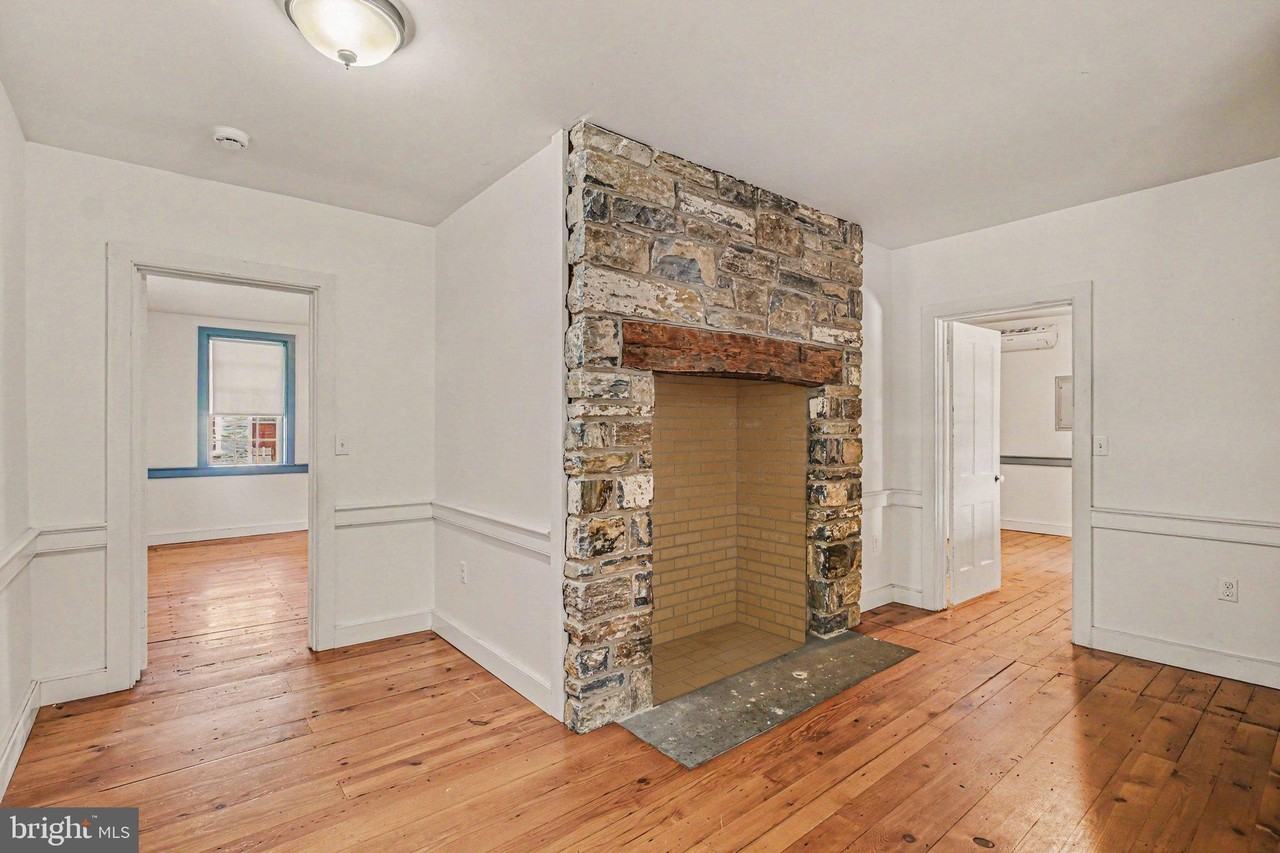 902 VILLAGE RD #1 - Photo 6 of 15