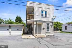 featured image of 531 Walton St #2