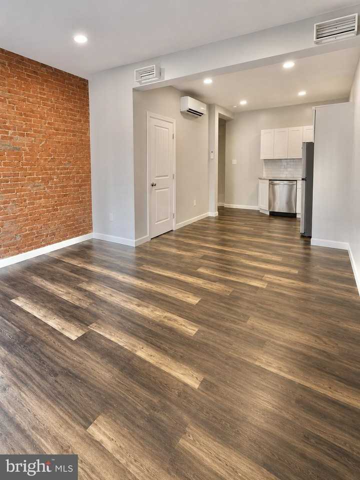113 S Washington St #B - Photo 3 of 12